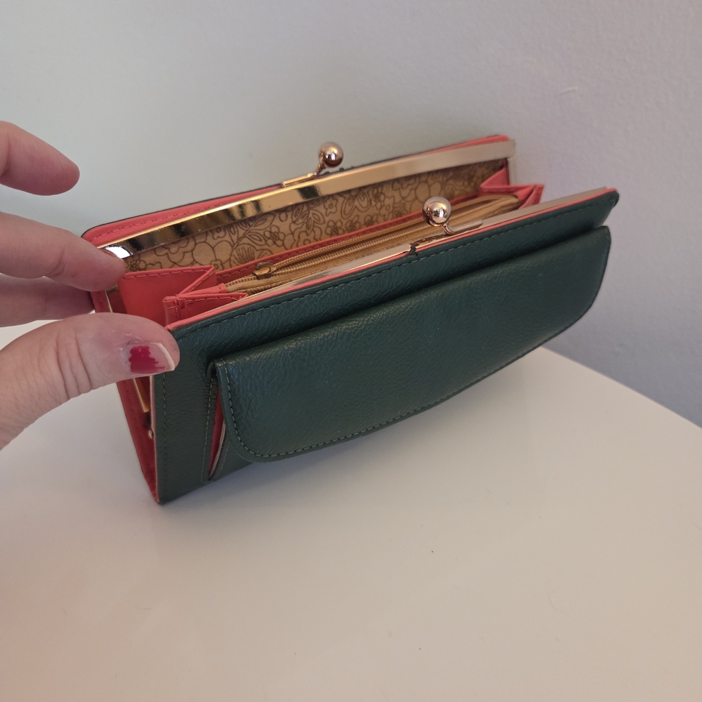 90s Vintage Forest Green and Coral Wallet w Kiss Lock